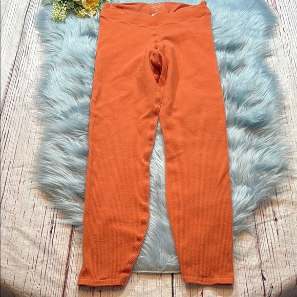 Good American Ribbed Orange High Rise Leggings - Picture 2 of 9